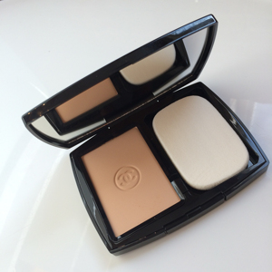 Phấn nền dạng nén Chanel Double Perfection Lumiere SPF15