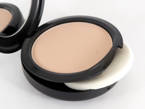 Phấn phủ MAC studio fix power plus foundation NC 25 - 15G