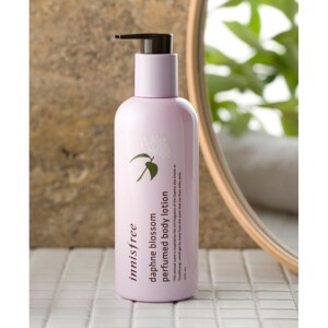 Sữa dưỡng da hoa Thụy Hương Innisfree Daphne Blossom Perfumed Body Lotion 300ml