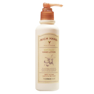 Sữa dưỡng da tay Rich Hand V Soft Touch Hand Lotion