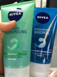 Sữa rửa mặt Nivea tagliches wasch peeling