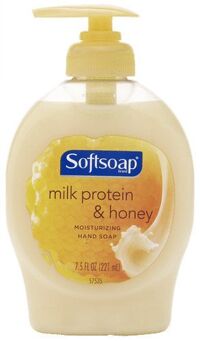 Sữa rửa tay Softsoap Milk & Honey