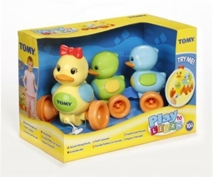 Đồ chơi kéo 3 chú vịt Tomy 4613