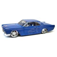 Mô hình 1966 Lincoln Continental Maisto 31037 tỉ lệ 1:24