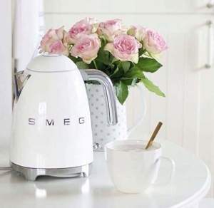Ấm đun nước Smeg KLF03WHEU