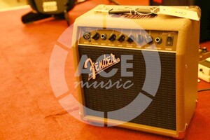 Amplifier Fender Acoustasonic 15