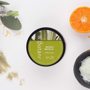 Tẩy tế bào chết cơ thể chiết xuất từ muối & tảo biển Spirulina Botani Spirulina Salt Scrub 250g