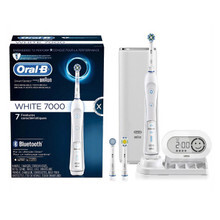 Bàn chải đánh răng điện Oral-B Precision Black 7000