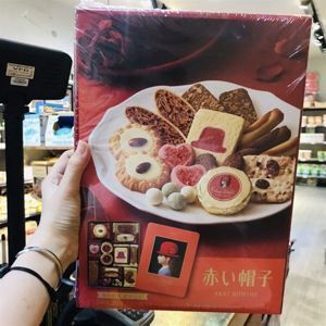 Bánh quy tổng hợp Akai Bohshi Red Hat Biscuits 352g