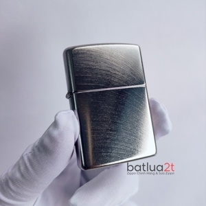 Bật lửa Zippo 24647 Chrome xước vân cong