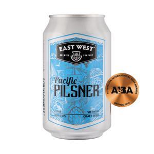 Bia East West Pacific Pilsner lon 330ml