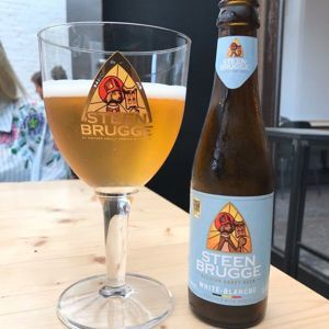 Bia Steenbrugge Wit 4.8% Chai 330ml