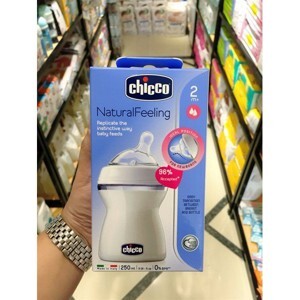 Bình sữa cổ nghiêng núm silicone Chicco 250ml