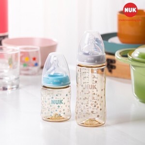 Bình sữa thủy tinh cổ rộng núm ty silicon siêu mềm Nuk - 150ml