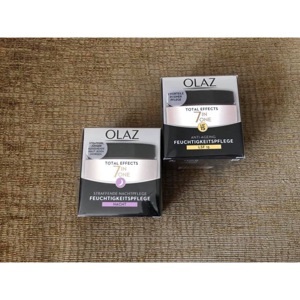 Bộ Kem dưỡng da Ngày, Đêm Olaz Total Effect 7in1