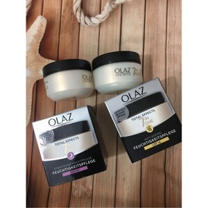 Bộ Kem dưỡng da Ngày, Đêm Olaz Total Effect 7in1