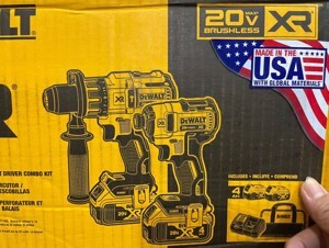 Bộ máy khoan dùng pin 18V Dewalt DCK299M2