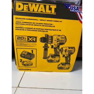 Bộ máy khoan, vặn vít dùng pin 18V Dewalt DCK299P2