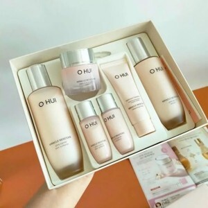 Bộ Ohui Miracle Moisture bổ sung dưỡng ẩm cho da