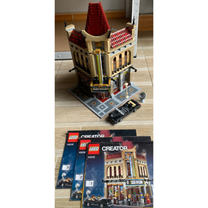 Bộ xếp hình Rạp chiếu phim Creator Palace Cinema Lego 10232