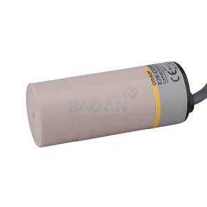 Cảm biến điện dung Omron E2K-C25MY2