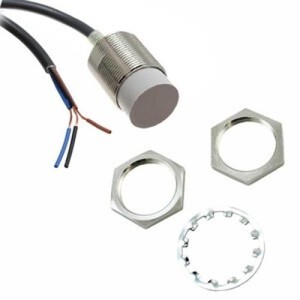 Cảm biến tiệm cận Omron E2E-X18MF1-Z
