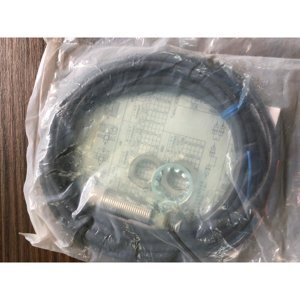 Cảm biến tiệm cận Omron E2E-X5MF2 2M