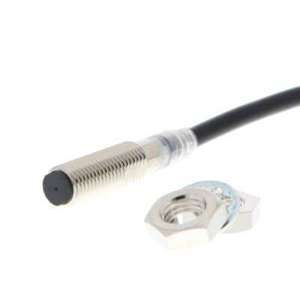 Cảm biến từ Omron E2E-X4C18 2M