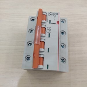 Cầu dao CB tép (MCB) BKH4P-100A,10KA