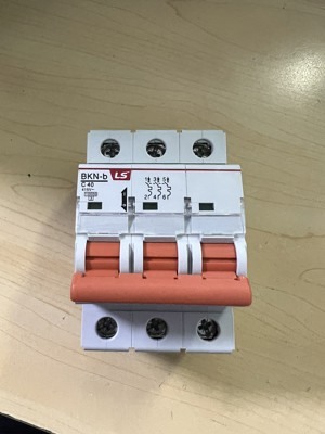 Cầu dao CB tép (MCB) BKN-b-3P-40A,10KA