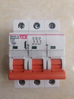 Cầu dao MCB LS BKN-b - 32A 10kA 3P