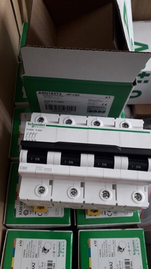 Cầu dao MCB Schneider A9N18372