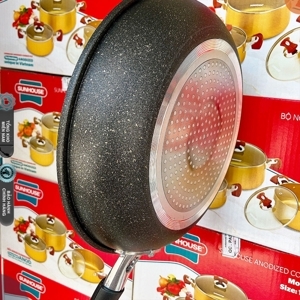 Chảo chống dính đáy từ Sunhouse SHG1126MBB