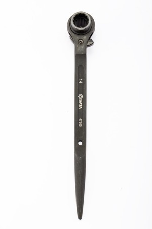 Cờ lê đuôi chuột tự động 30 x 32mm Sata 47-324