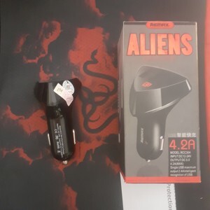 Củ sạc ô tô 3 cổng USB 4.2A Remax Aliens RCC304
