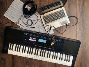 Đàn organ Roland E-X30