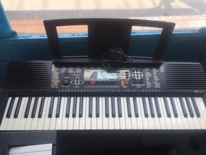 Đàn organ Yamaha PSR195