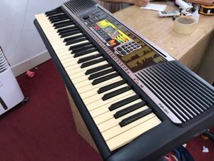 Đàn organ Yamaha PSR201