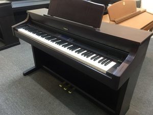 Đàn piano điện Roland HP-557 R