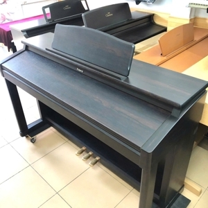 Đàn piano điện Roland KR-570