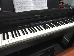 Đàn piano điện Roland KR-570