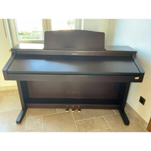 Đàn piano Roland KR-577