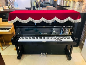 Đàn piano Victor V52