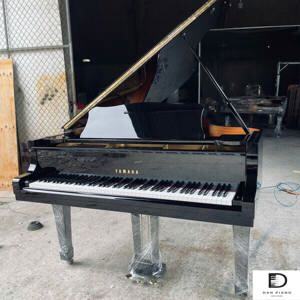 Đàn piano Yamaha C5