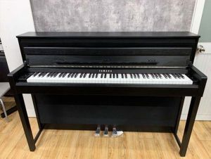 Đàn piano Yamaha CLP-585