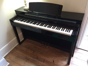 Đàn Piano Yamaha CLP470PE