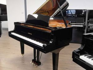 Đàn piano Yamaha G2E