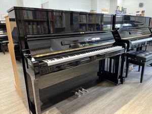 Đàn Piano Yamaha UX1