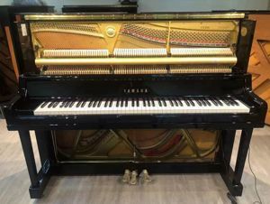 Đàn Piano Yamaha UX10A