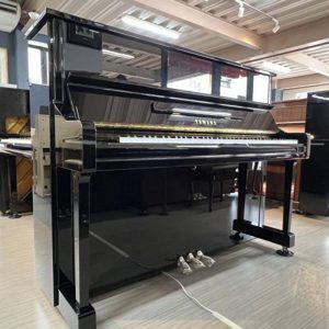 Đàn piano Yamaha YU1